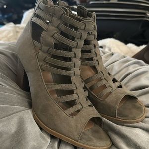 Guess women size 10 green suede, like material